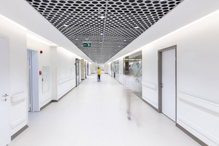 Защита стен в медицинской организации